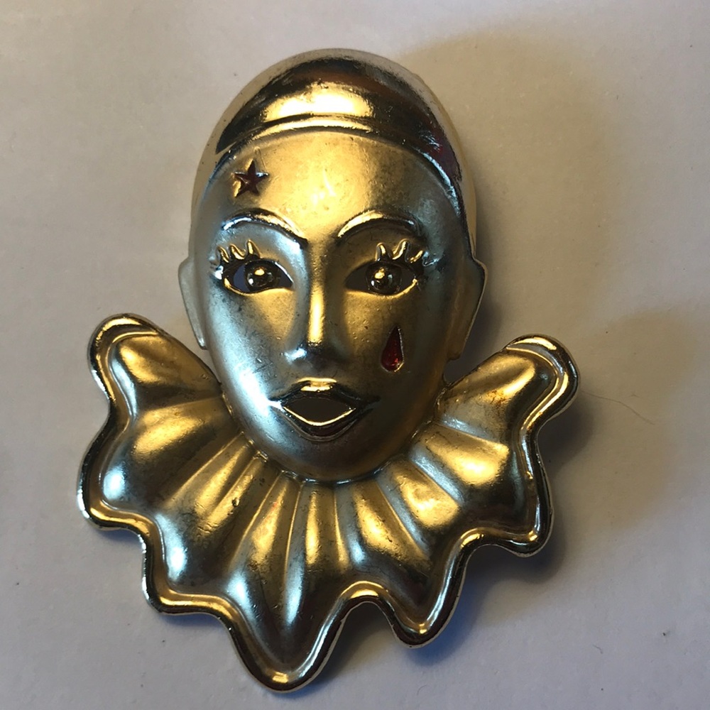Brooch
